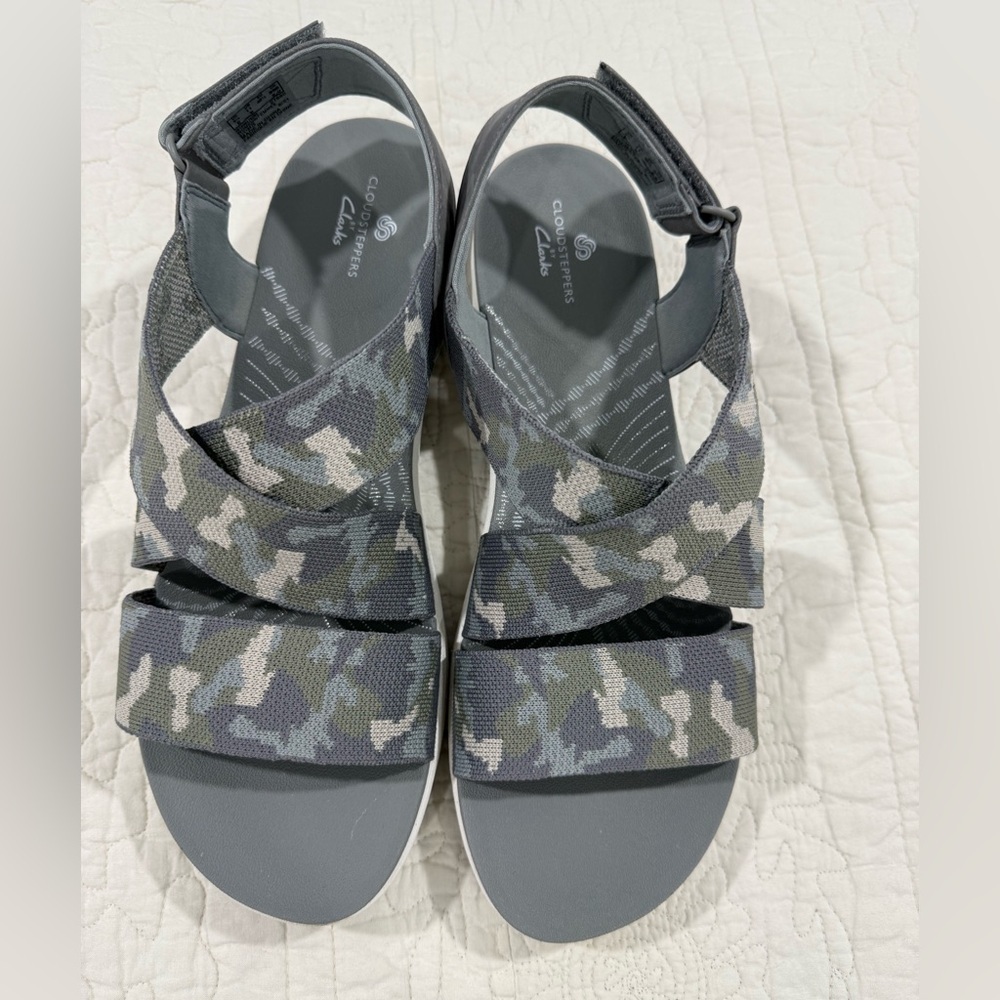 Cloudsteppers by Clarks Gray Sandals Womens/Femmes Size 11 W Camo - Picture 2 of 8